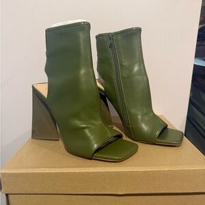 New Steve Madden Chunky Heel